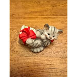 Vintage Suzy’s zoo ceramic kitten figurine